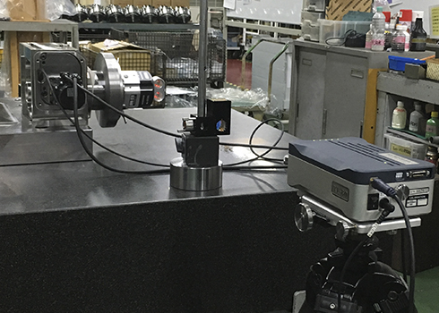 使用雷尼绍XR20-W搭配XL-80激光干涉仪进行出厂前检测
