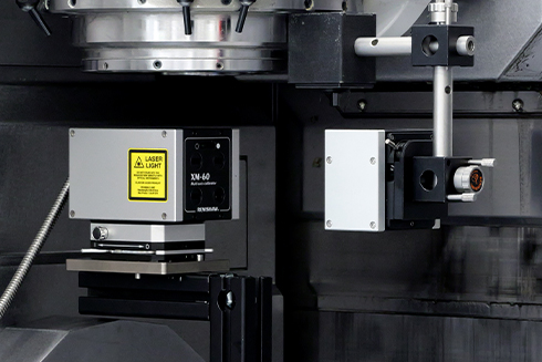 XM-60 Multiachsen-Lasersystem beim Messen auf einer Maschine
