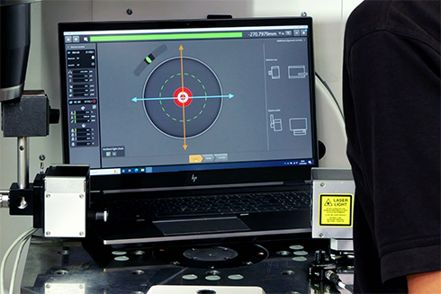 Softwarepaket CARTO, vorgeführt mit dem XM-60 Multiachsen-Lasersystem