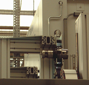 On top: Der einwechselbare Messtaster OMP60 gehört zur selbstverständlichen Ausstattung aller Bearbeitungszentren bei Atlas Copco