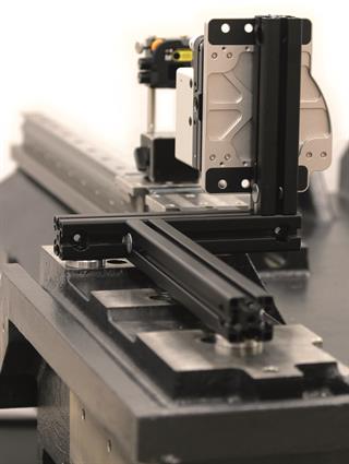 XK10 Lasersystem zur Geometriemessung auf Maschinenplatte